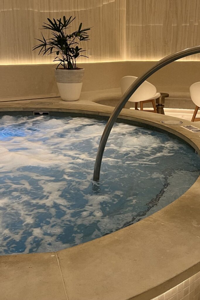 awana spa jacuzzi